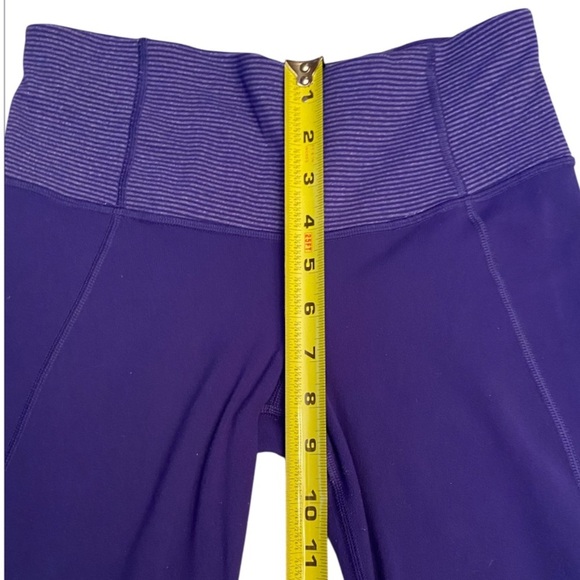 Lululemon Gather & Crow Crop 21" Size M/L - Picture 10 of 11